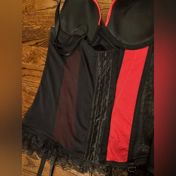 NWOT Tempest Red & Black Satin & Lace Bustier Corset Lingerie Top - Picture 4 of 5